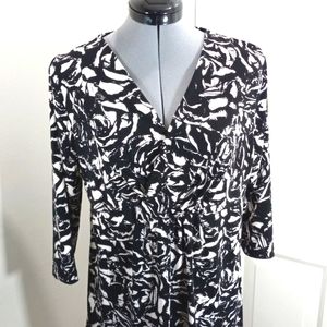 Women's  Sz Med 8-10  Top Black/White